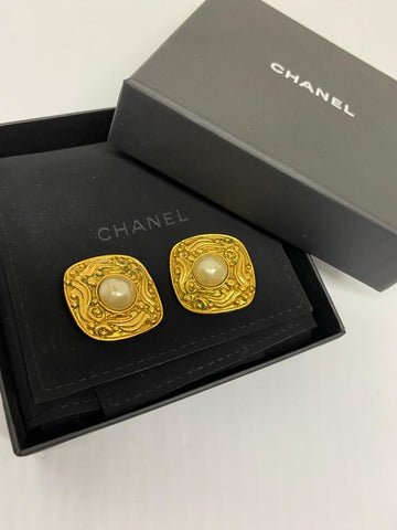 Chanel Vintage Clip On Earrings from 1980s